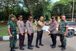Kapolda Gorontalo serahkan sapi kurban ke Batalyon 715