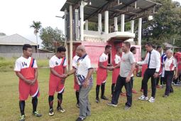 Pertandingan sepak bola mengawali Porkab II Kabupaten Jayapura