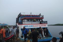 Kapal jurusan Rasau Jaya - Teluk Batang dipadati penumpang