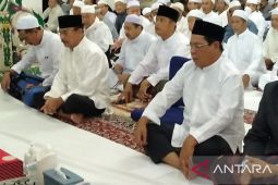 Bupati dan wabup shalat Idul Adha di Masjid Al Karomah