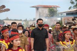 Bupati ajak masyarakat jaga adat dan budaya  Dayak asli Kapuas Hulu