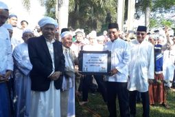 Paman Birin serahkan seribu bakul, dukung gerakan tanpa kantongan plastik