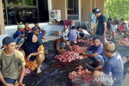 DKP Gorontalo bagikan daging kurban untuk nelayan