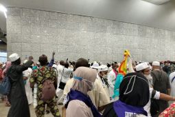Jamaah haji dibolehkan bawa air zamzam tapi dibagikan di debarkasi