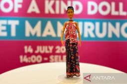 Boneka Barbie versi Butet Manurung