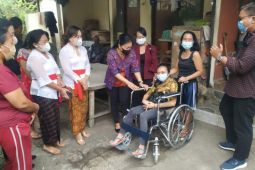 K3S Denpasar berbagi kasih pada lansia dan penyandang disabilitas