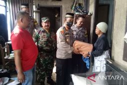 Polisi sampaikan santunan untuk keluarga korban terseret arus sungai