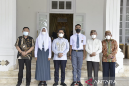 Gubernur Gorontalo lepas dua paskibraka asal Pohuwato