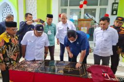 Rachmat Gobel resmikan asrama santri di Boalemo