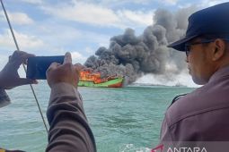 KM Mina Artha 22 lolos dari musibah kebakaran di Laut Aru Maluku