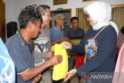 Wabup serahkan bantuan bagi korban banjir di Bone Bolango