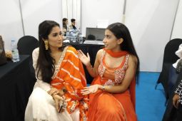 Dua artis India sapa penggemar di Sidoarjo