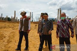 Samuel targetkan pembangunan RS Pratama tepat waktu