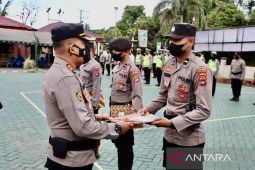 Sejumlah personel Polres Balangan diganjar penghargaan