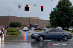 Pelaku dan tiga orang tewas dalam penembakan massal di mal Indiana