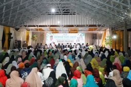 Dukung Ganjar Pranowo jadi capres, Santri lantunkan salawat  dan zikir