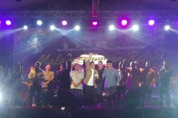Nyanyikan lagu Jolma Biasa,  AZP disambut tepuk tangan meriah ribuan pengunjung