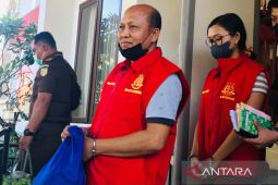 Kejari Denpasar tahan dua tersangka korupsi LPD