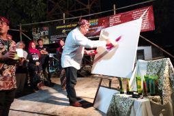 Komunitas Perupa Sidoarjo pamerkan seni rupa "Madhep Manteb"