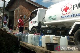PMI Jember kirim truk tangki bantu atasi krisis air bersih