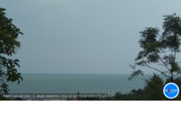 Masyarakat  diingatkan hindari kawah aktif Anak Krakatau minimal lima kilometer