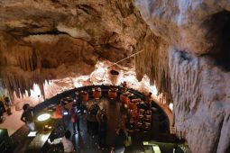 Restoran dalam gua dihentikan beroperasi sementara