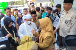 Pejabat sambut kedatangan Bupati Situbondo dari Tanah Suci