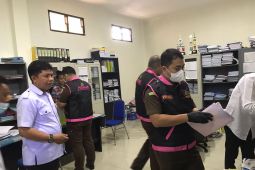 Kejaksaan geledah Kantor Dinas Pendidikan Kota Ternate, terkait korupsi gaji pegawai