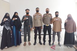Guru Tahfiz Quran terima SIM gratis dari Kapolresta Banjarmasin
