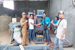 PLN dorong roda ekonomi masyarakat sekitar PLTU Asam Asam