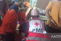 Longsor di Sukabumi sebabkan tiga pekerja bangunan tertimbun