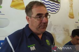 Pelatih Persib Bandung sebut David dan Nick bisa diturunkan dalam laga pertama