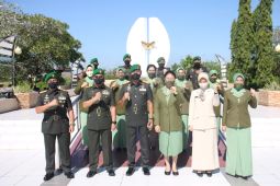 Personil Kodam XII/Tpr ziarah makam pahlawan pada peringatan HUT ke-64