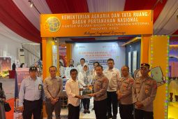 Peringati HUT Bhayangkara, BPN serahkan sertipikat  BMN