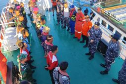 Penyelam asal Jerman dan Swiss bantu pencarian korban kecelakaan maut KM Cahaya Arafah di perairan Tokaka Halsel