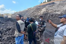 Tim Polda Kalsel dan Dishut periksa titik koordinat lahan sengketa PT AGM-warga