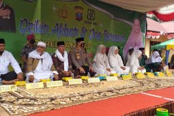 Kapolres Langkat dan warga zikir dan doa bersama