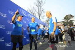 Ganjar, Kang Emil dan Bima Arya  lari bersama di Bandung