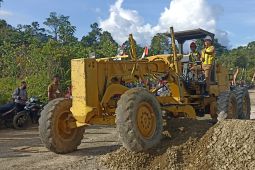 Pemerintah Kabupaten Kapuas Hulu bangun jalan di Nanga Erak-Nanga Raun