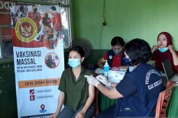 Badan Intelijen Negara dan Dinkes KB Bengkayang gencar lakukan vaksinasi COVID-19