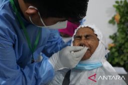Jamaah haji Aceh kloter satu jalani tes COVID-19, ini hasilnya