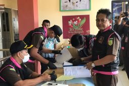 Penyidik Kejari Ternate geledah kantor dinas pemuda dan olahraga