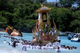 Suasana ngaben massal di Padangbai