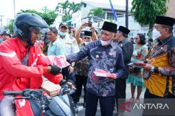 Himbau pasang bendera, Bupati Asahan bagi 10.000 bendera Merah Putih