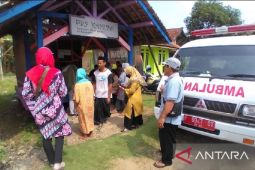 Keracunan dialami seratusan warga Desa Purwasedar Sukabumi