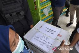 Palembang terima 585 vial vaksin COVID-19 booster dosis kedua untuk nakes