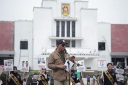 Gubernur berpesan bekali ilmu untuk masa depan anak