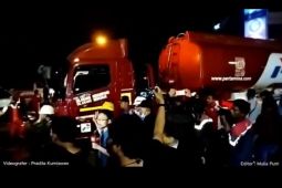 Evakuasi truk BBM kecelakaan maut di di Cibubur