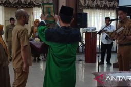 Bupati lantik dua pejabat Disdukcapil