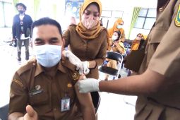 Tenaga kesehatan di Kalsel mulai jalani vaksinasi dosis ke-4